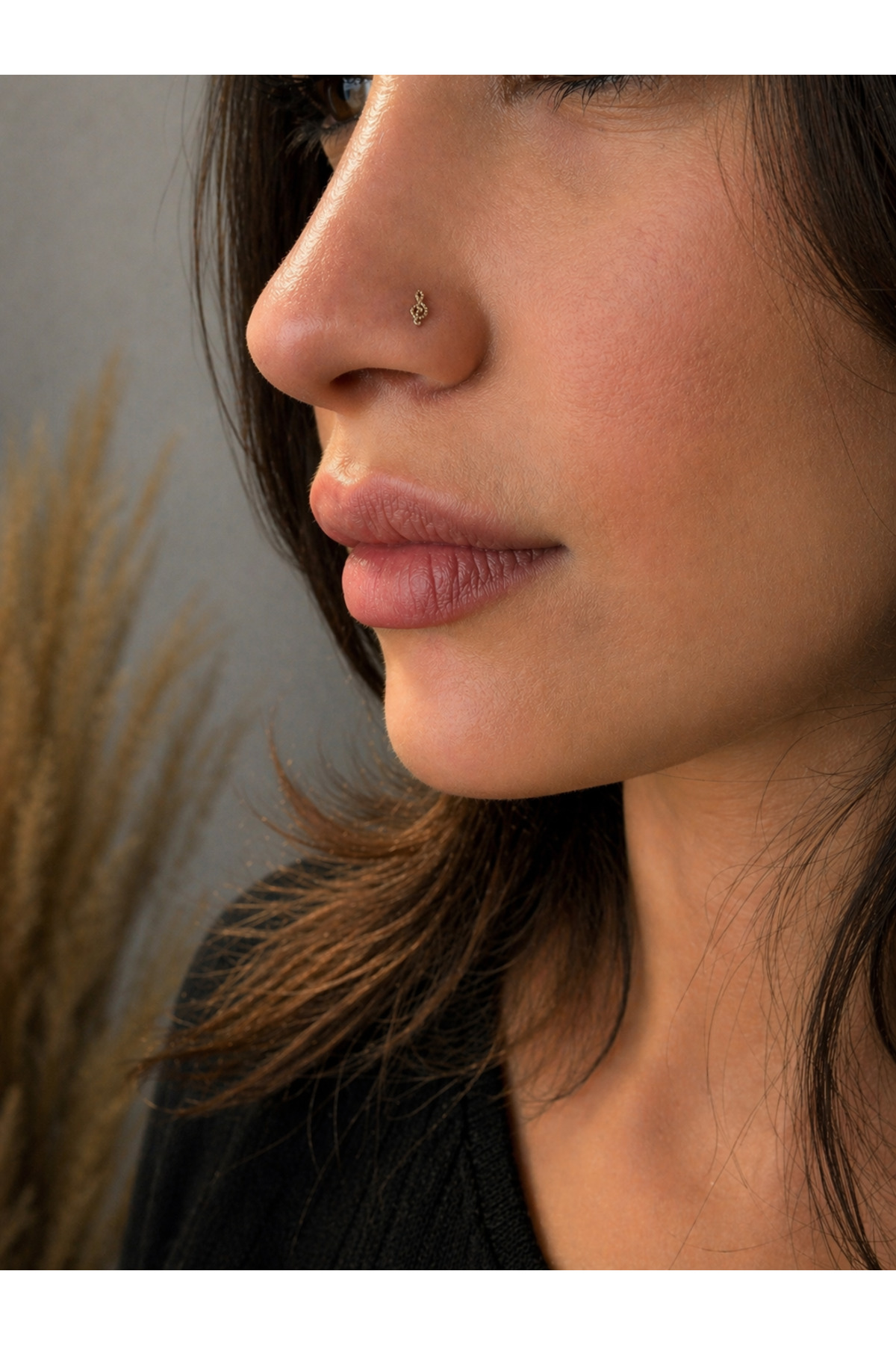 Altın Sol Anahtarı Figür Geçmeli Hızma Burun Piercing (14 Ayar)