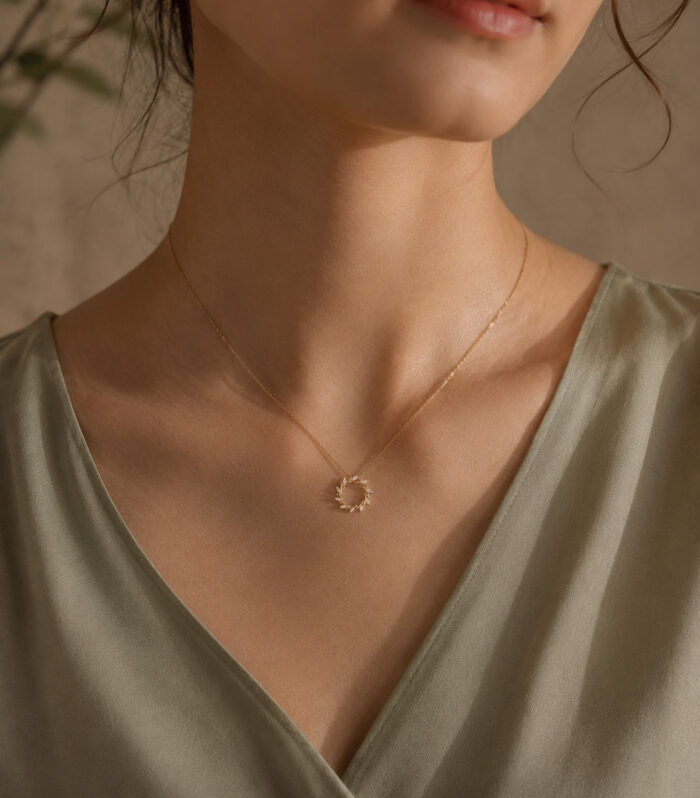 Aurelia : 14 Ayar Altın Taşlı Minimal Çember Kolye